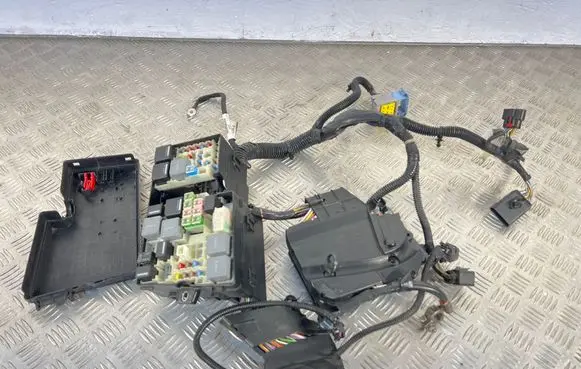 Ford Focus Fuse box set F1FT14K733 F1FT14K733HCC AV6T14A067BC