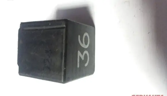 Volkswagen PASSAT B5 Other relay 3SB00488504