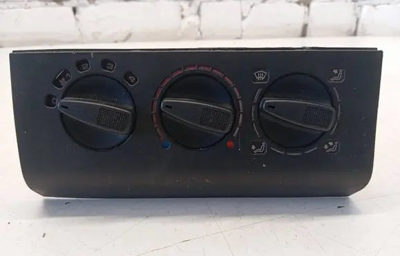 Volkswagen Golf III Climate control unit 357819045A 357820045