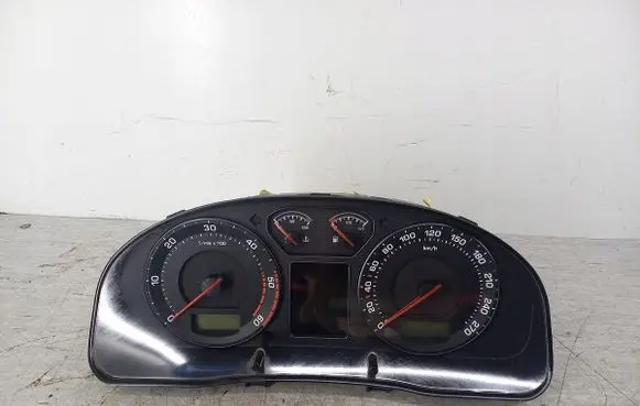 Skoda Superb B5 (3U) Speedometer (instrument cluster) 