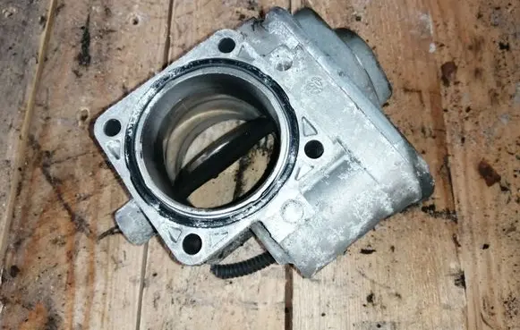 Volkswagen Caddy Throttle valve 038128063C