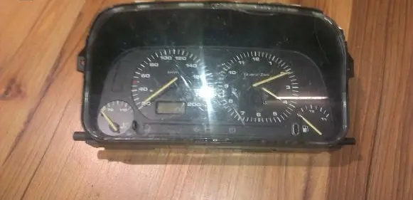 Volkswagen Golf III Speedometer (instrument cluster) 1h6919033