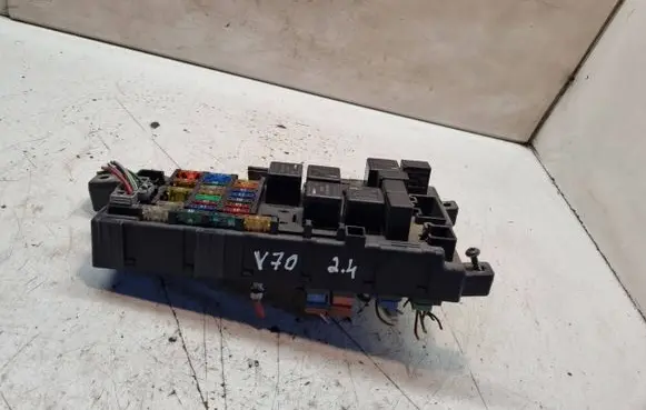 Volvo V70 Fuse module 8678449 518828017 095727