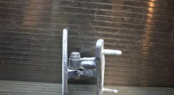 Mercedes-Benz E W212 Front door lower hinge 