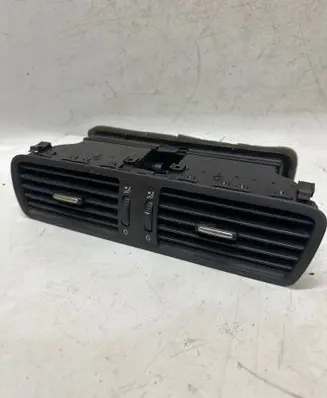 Volkswagen PASSAT B6 Dash center air vent grill 3C1819728E T002438611 P0108668