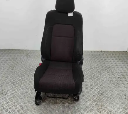 Toyota Auris E180 Front driver seat 7164002560 7101302100