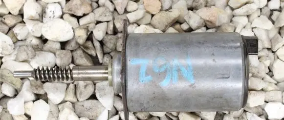 BMW 1 E81 E87 Camshaft vanos timing valve 7548389