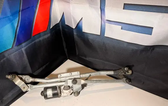 BMW 1 E81 E87 Front wiper linkage 925706 37797