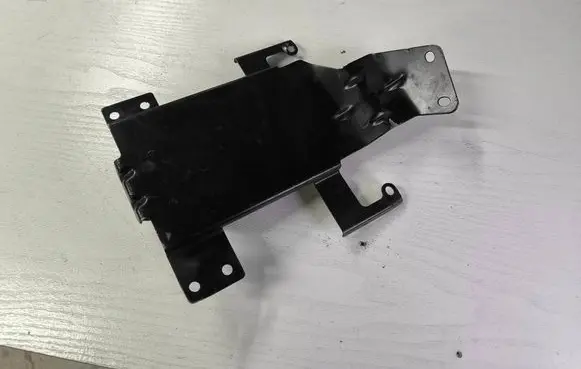 Porsche Cayenne (92A) Engine control unit holder 7P0907645A