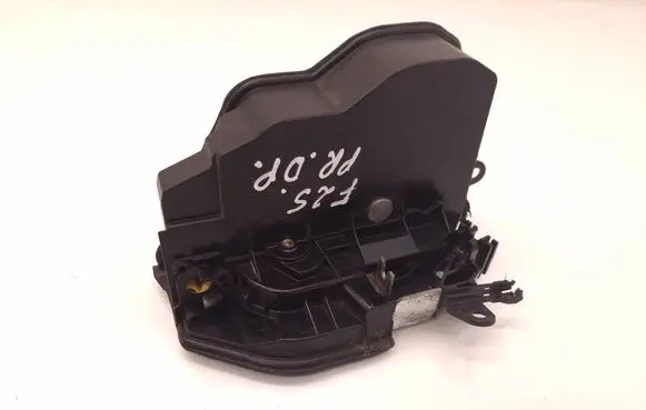 BMW X3 F25 Front door lock 7318422