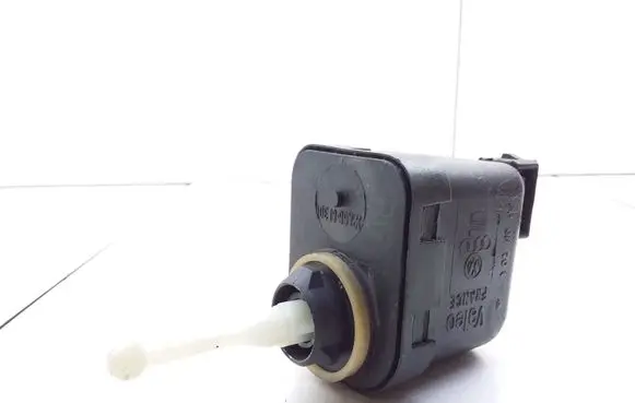 Audi A4 S4 B5 8D Headlight level adjustment motor 