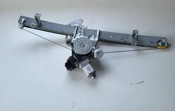 Nissan Leaf I (ZE0) Front door window regulator motor