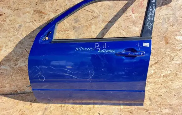 Mitsubishi Outlander Front door