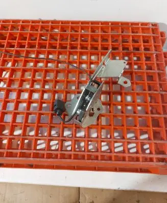 Volkswagen Touareg I Tailgate lock latch 7L0827506e