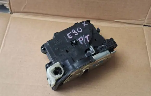 BMW 3 E90 E91 Front door lock 7059968