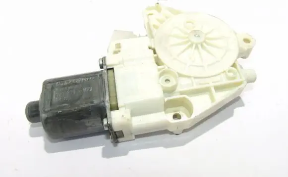 Mercedes-Benz E W212 Front door window regulator motor 0130822502