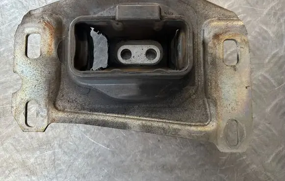 Citroen C4 II Picasso Gearbox mount 9812667680 9673768480 9807420980