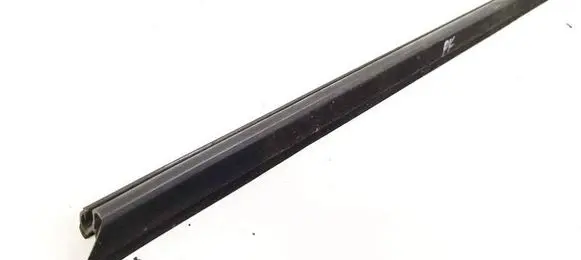 Ford Mondeo MK IV Front door glass trim molding 