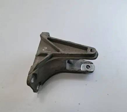 Nissan e-NV200 Engine mounting bracket