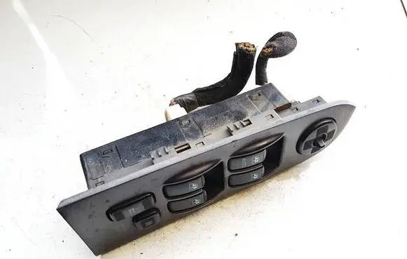 Hyundai Trajet Electric window control switch 620w03030