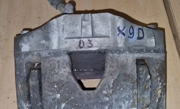 Volvo XC90 Front brake caliper 30657307