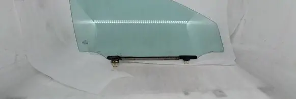 Toyota Avensis T250 Front door window glass four-door