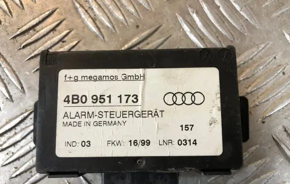 Audi A6 S6 C5 4B Alarm control unit/module 4B0951173