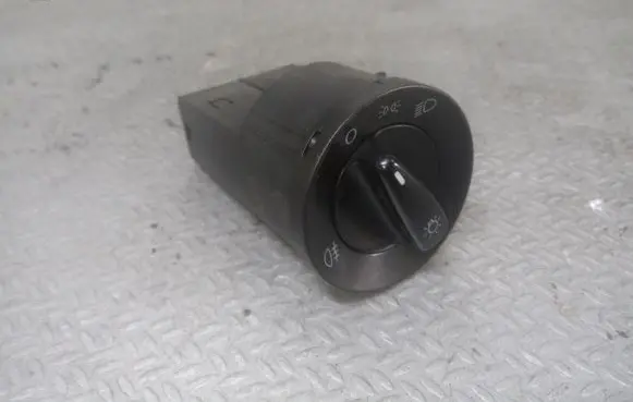 Volkswagen Golf IV Light switch 1C0941531