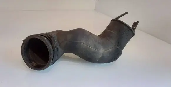 Air intake hose/pipe