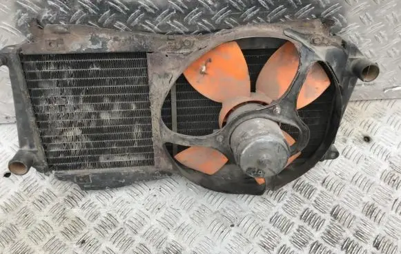 Ford Fiesta Radiator cooling fan shroud