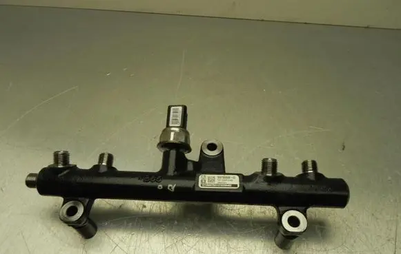 Ford Kuga II Fuel distributor 9681909680 VD606