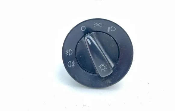 Volkswagen Golf IV Light switch 1C0941531A