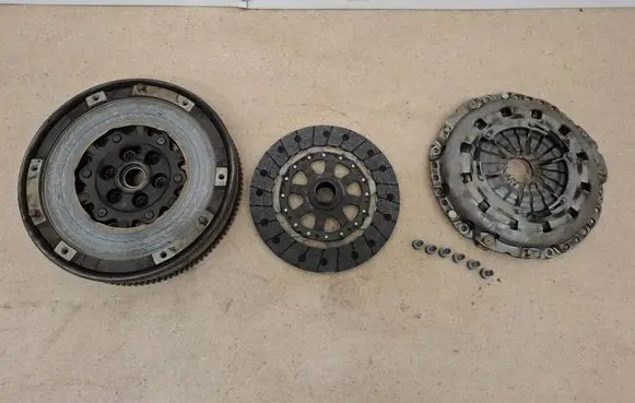 BMW 3 E90 E91 Clutch set kit 323064210