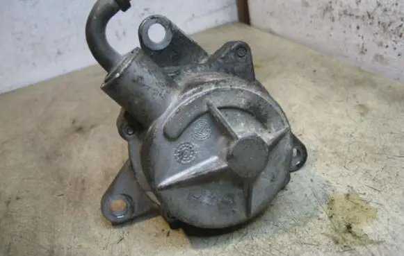 Renault Espace III Vacuum pump PIERBURG96T338