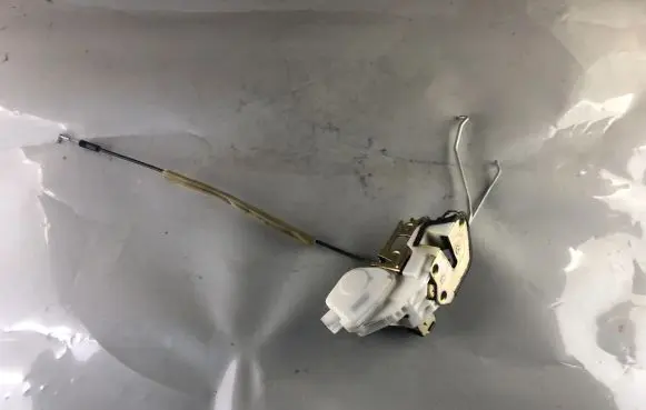 Mitsubishi Pajero Pinin Front door lock