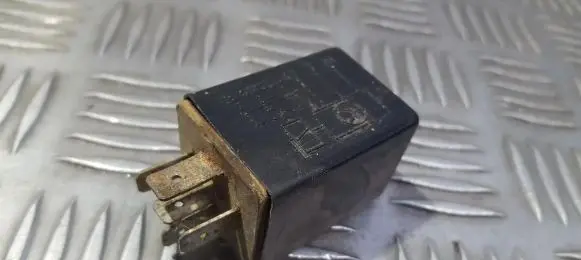 Volkswagen Jetta I Other relay 321955531 5WK1636