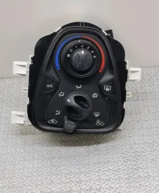 Toyota Aygo AB40 Climate control unit 55900YV030 E1068118 000737077
