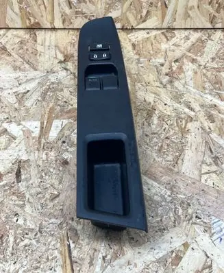 Toyota Yaris Electric window control switch 742320D680