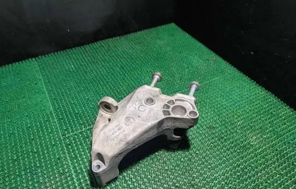 Skoda Octavia Mk1 (1U) Engine mounting bracket 038199207AG KTS71