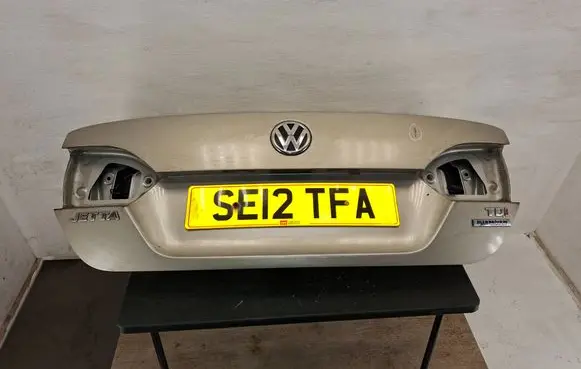 Volkswagen Jetta VI Tailgate/trunk/boot lid 