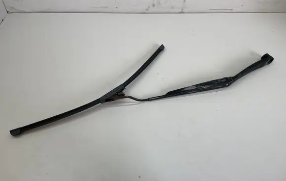 Hyundai Santa Fe Front wiper blade arm 1831