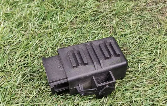 Volkswagen PASSAT B6 Seat heating relay 1Z0959772B