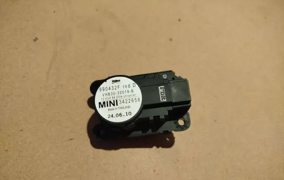 Mini Cooper Countryman R60 Air flap motor/actuator 3422658 990432F VHB3030018B