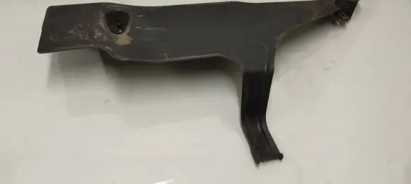 Center/middle under tray cover