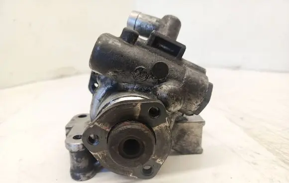 Mercedes-Benz C W203 Power steering pump A0024669401 7692955519