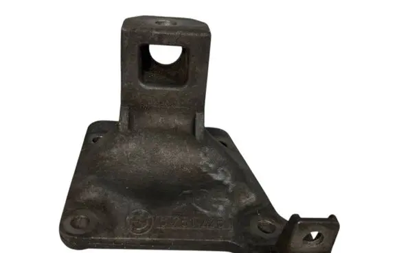 BMW 5 E39 Engine mounting bracket 6751226