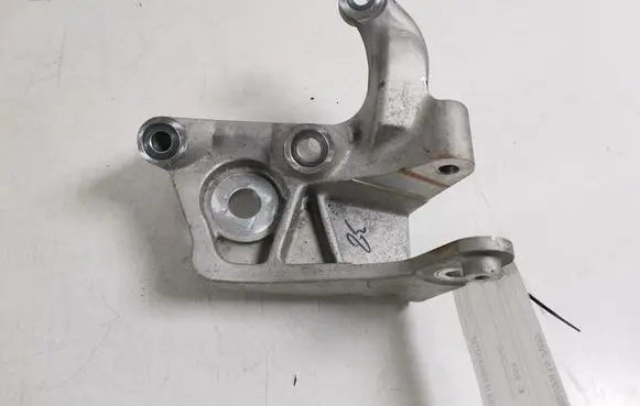 Volvo XC90 Engine mounting bracket 31430490