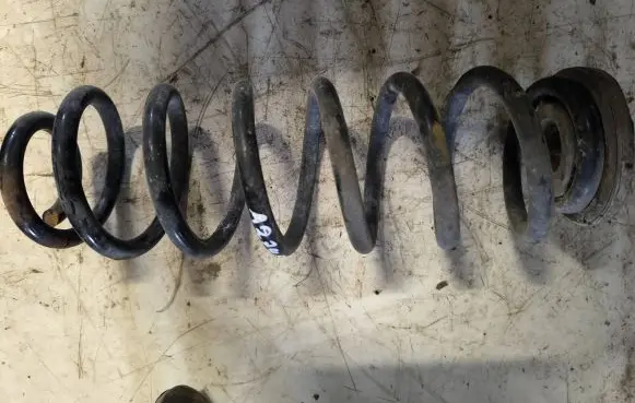 Volkswagen Touran I Rear coil spring 4760