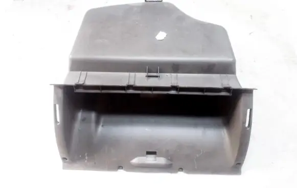Glove box