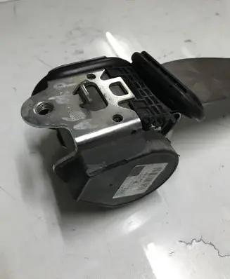 Audi A6 S6 C6 4F Front seatbelt 560788601
